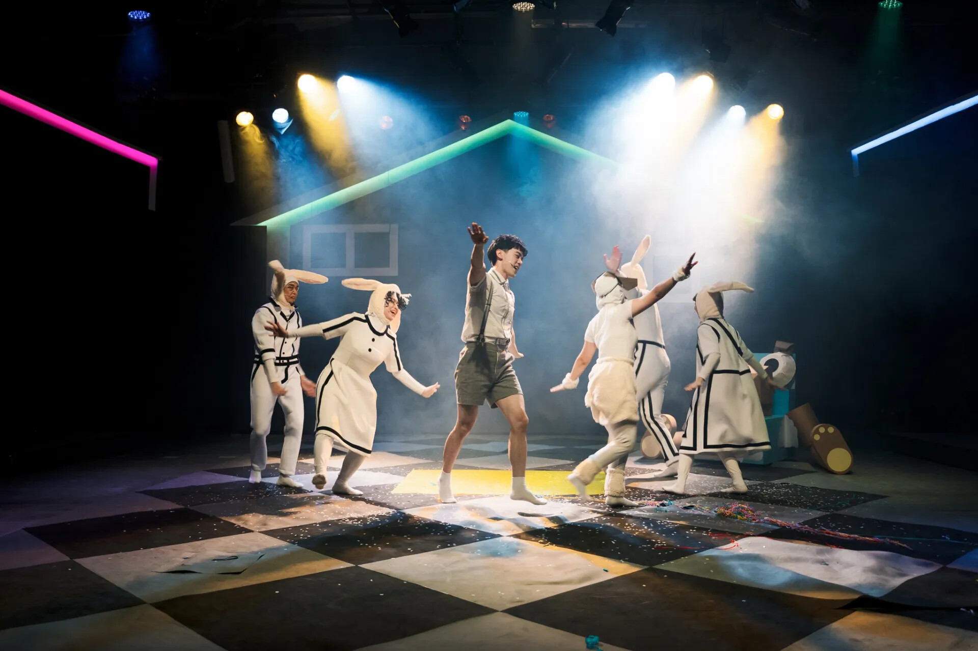 艾力克斯夢遊仙境演出劇照